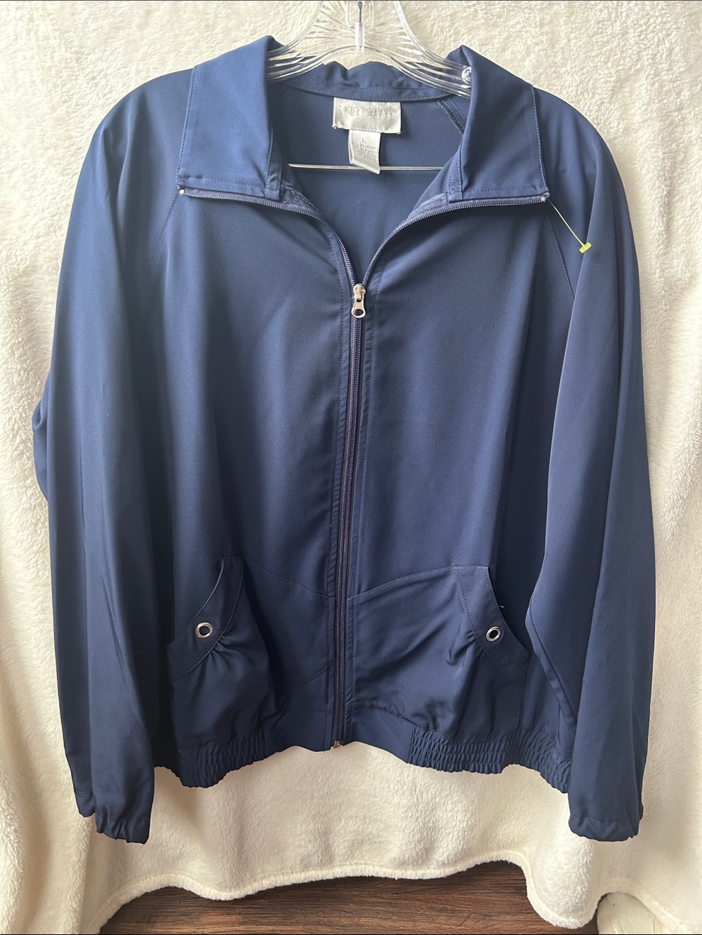 Vintage Sports Savvy track jacket is lightweight Size L navy. Full zip